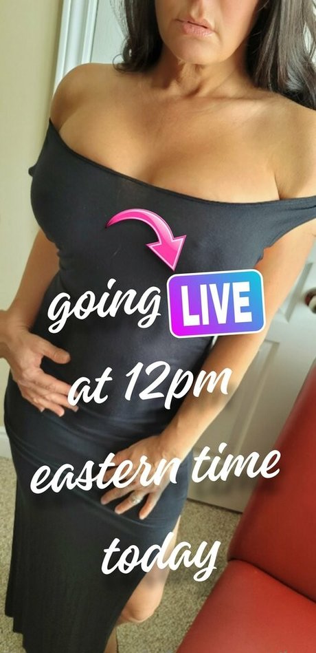 Naakte gelekte OnlyFans-foto van Hotwifevenessa