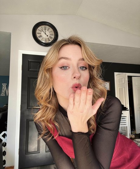 Naakte gelekte OnlyFans-foto van Audra Miller