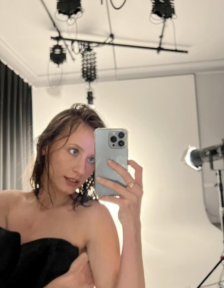 Naakte gelekte OnlyFans-foto van Toma Efremova
