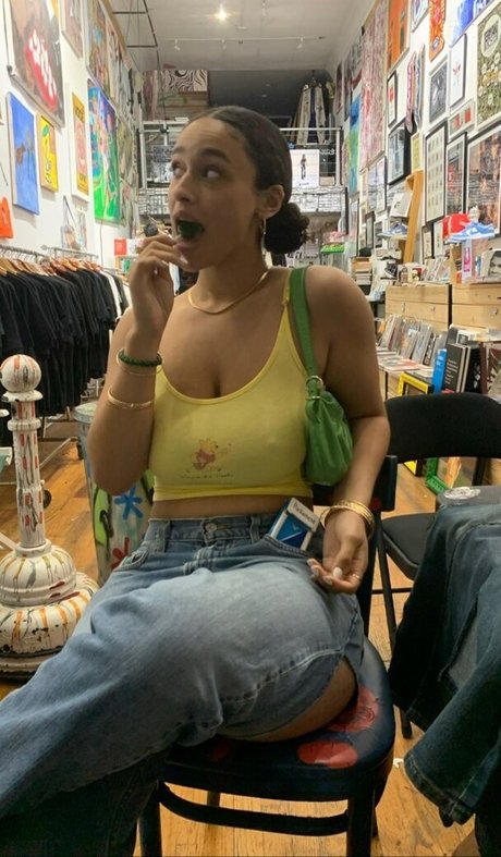Naakte gelekte OnlyFans-foto van Sarina