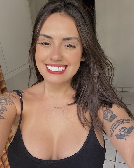 Naakte gelekte OnlyFans-foto van Vitoria Marcilio