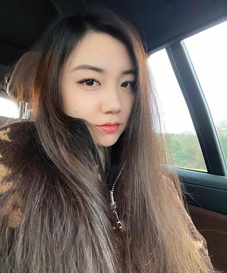Naakte gelekte OnlyFans-foto van Issfanfan