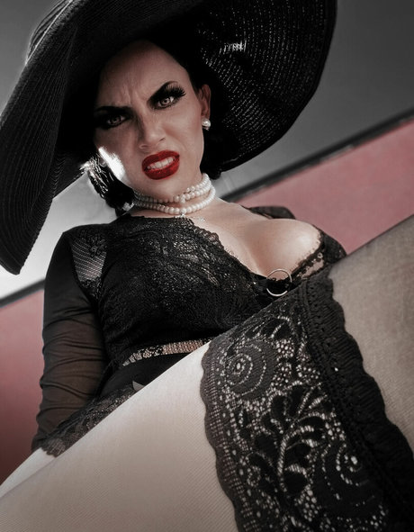 Ezy Summers Cosplay