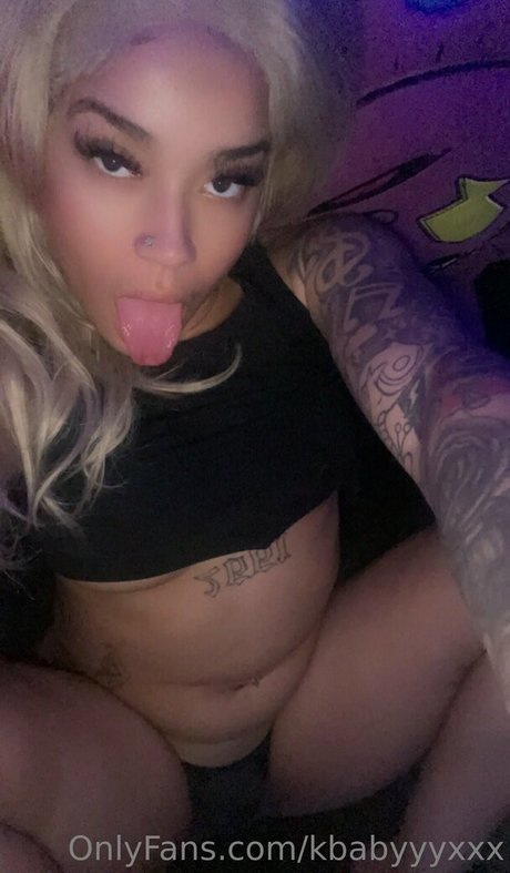 Naakte gelekte OnlyFans-foto van Kbabyyyxxx