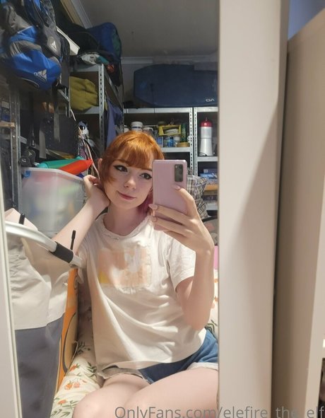 Naakte gelekte OnlyFans-foto van Elefiretheelf