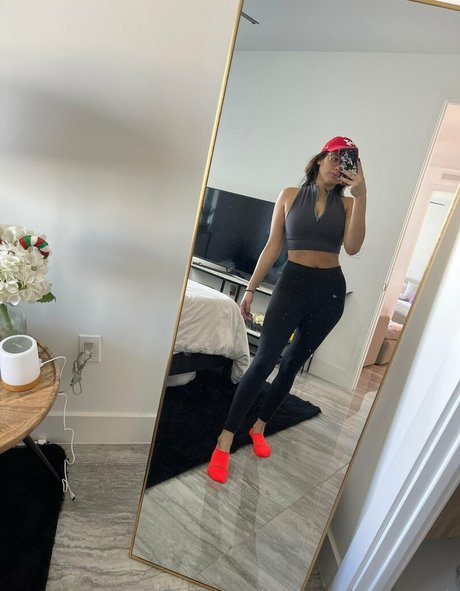Naakte gelekte OnlyFans-foto van Theenchantressb