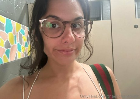 Naakte gelekte OnlyFans-foto van Theenchantressb