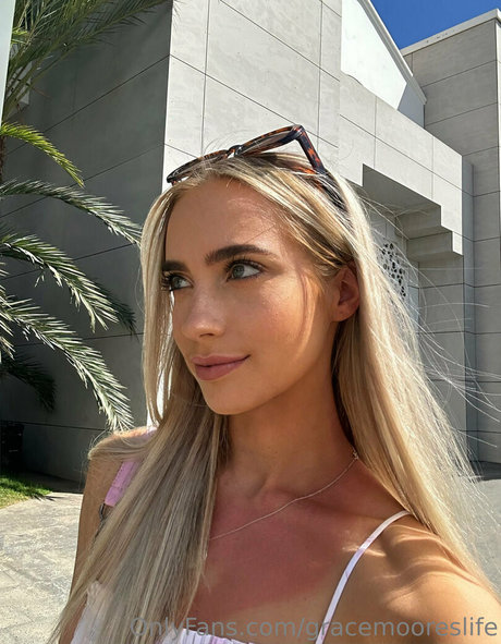 Naakte gelekte OnlyFans-foto van Gracemooreslife