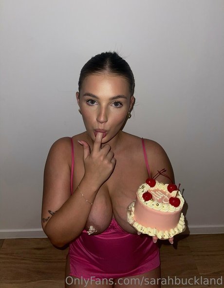 Naakte gelekte OnlyFans-foto van Sarah Buckland