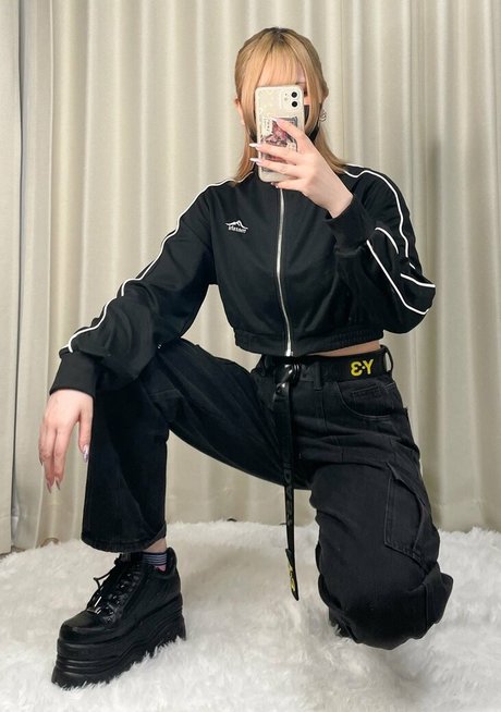 Naakte gelekte OnlyFans-foto van Fuyujiri Bonu