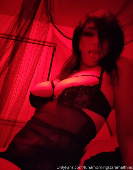 Naakte gelekte OnlyFans-foto van Lunamorningstaramalthias