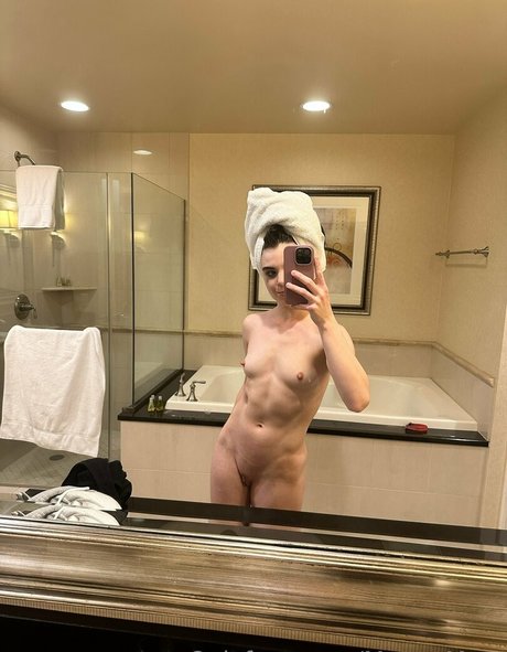 Naakte gelekte OnlyFans-foto van Meganmarx