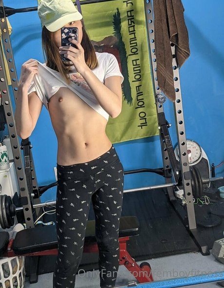 Naakte gelekte OnlyFans-foto van Femboyfitness