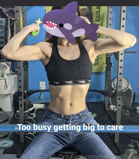 Naakte gelekte OnlyFans-foto van Femboyfitness