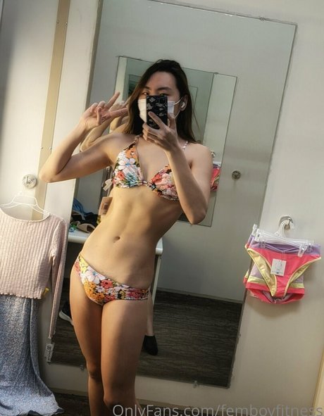 Naakte gelekte OnlyFans-foto van Femboyfitness