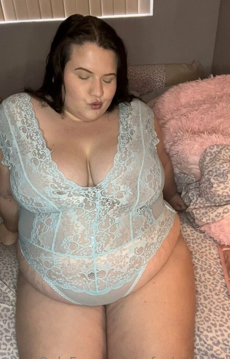 Naakte gelekte OnlyFans-foto van Urfavkittykatt