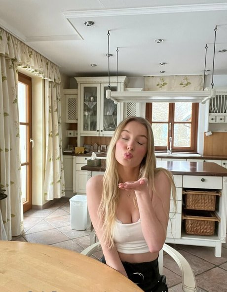 Naakte gelekte OnlyFans-foto van Sweetestoliviajohnson