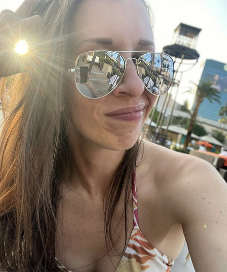 Naakte gelekte OnlyFans-foto van Aubrey Edwards