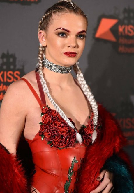 Naakte gelekte OnlyFans-foto van Louisa Johnson