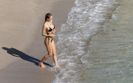 Naakte gelekte OnlyFans-foto van Alexis Ren
