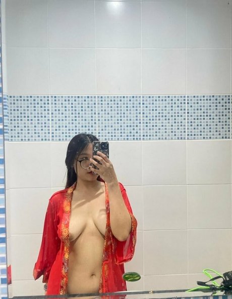 Naakte gelekte OnlyFans-foto van Thanyananbow
