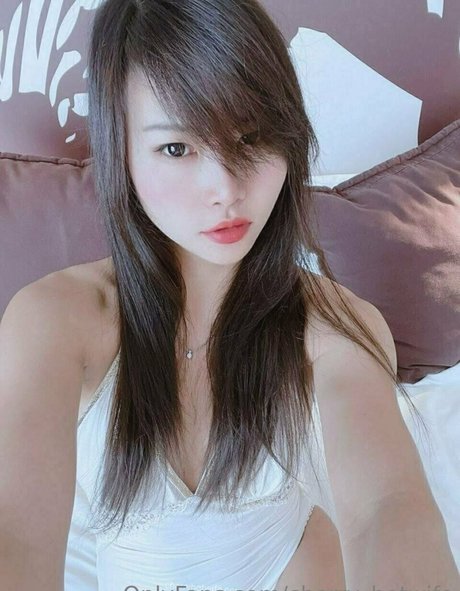 Naakte gelekte OnlyFans-foto van Cherryhotwife