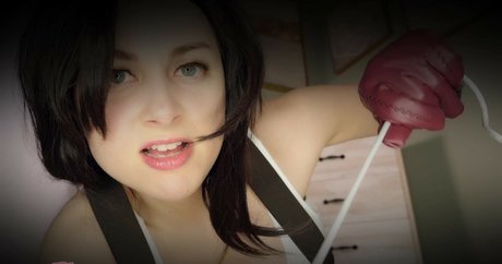 Naakte gelekte OnlyFans-foto van Ellie Idol