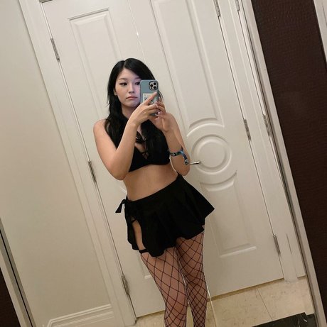 Naakte gelekte OnlyFans-foto van Aikuros