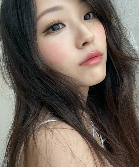 Naakte gelekte OnlyFans-foto van Aikuros