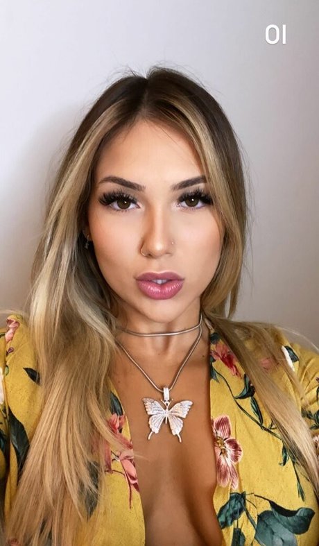 Naakte gelekte OnlyFans-foto van Virginia Fonseca
