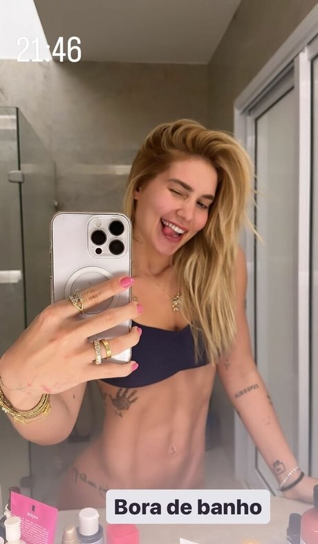 Naakte gelekte OnlyFans-foto van Virginia Fonseca