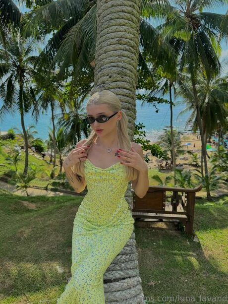 Naakte gelekte OnlyFans-foto van Luna Lavand
