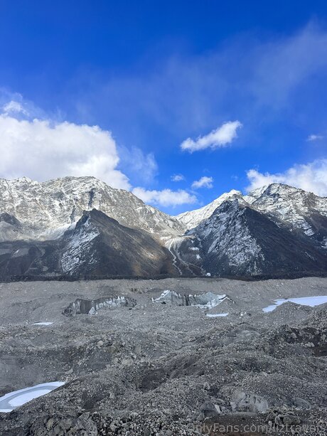 Naakte gelekte OnlyFans-foto van Liztravels