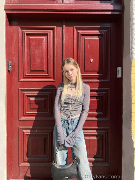 Naakte gelekte OnlyFans-foto van Lily 18
