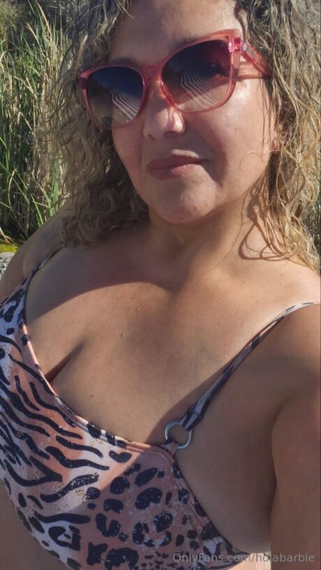 Naakte gelekte OnlyFans-foto van Holabarbie
