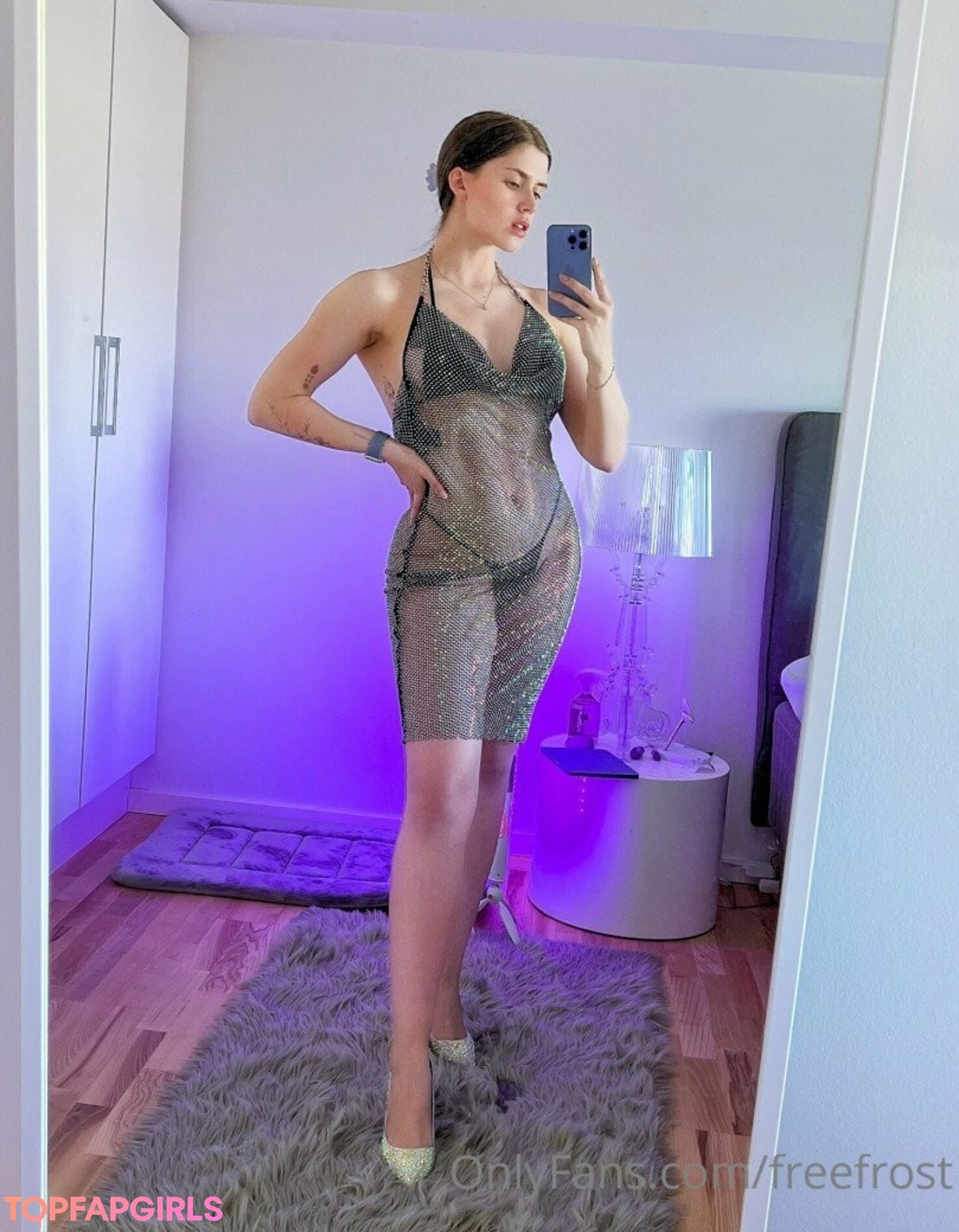 Naakte gelekte OnlyFans-foto van Adeline Frost #1023