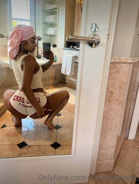 Naakte gelekte OnlyFans-foto van Rubi Rose