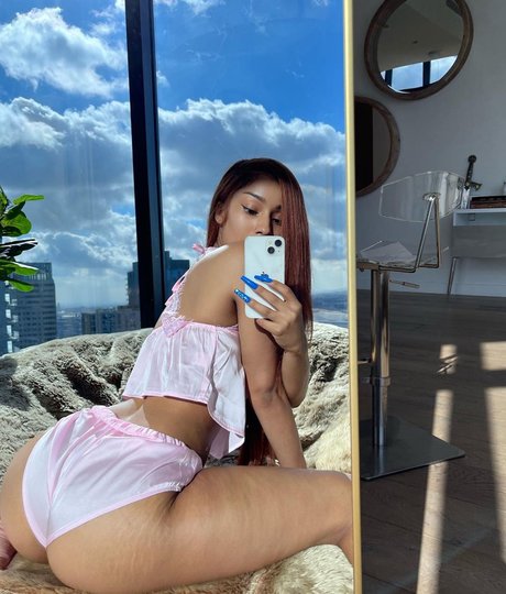 Naakte gelekte OnlyFans-foto van Rubi Rose