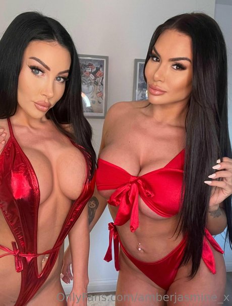Naakte gelekte OnlyFans-foto van Amber Jasmine