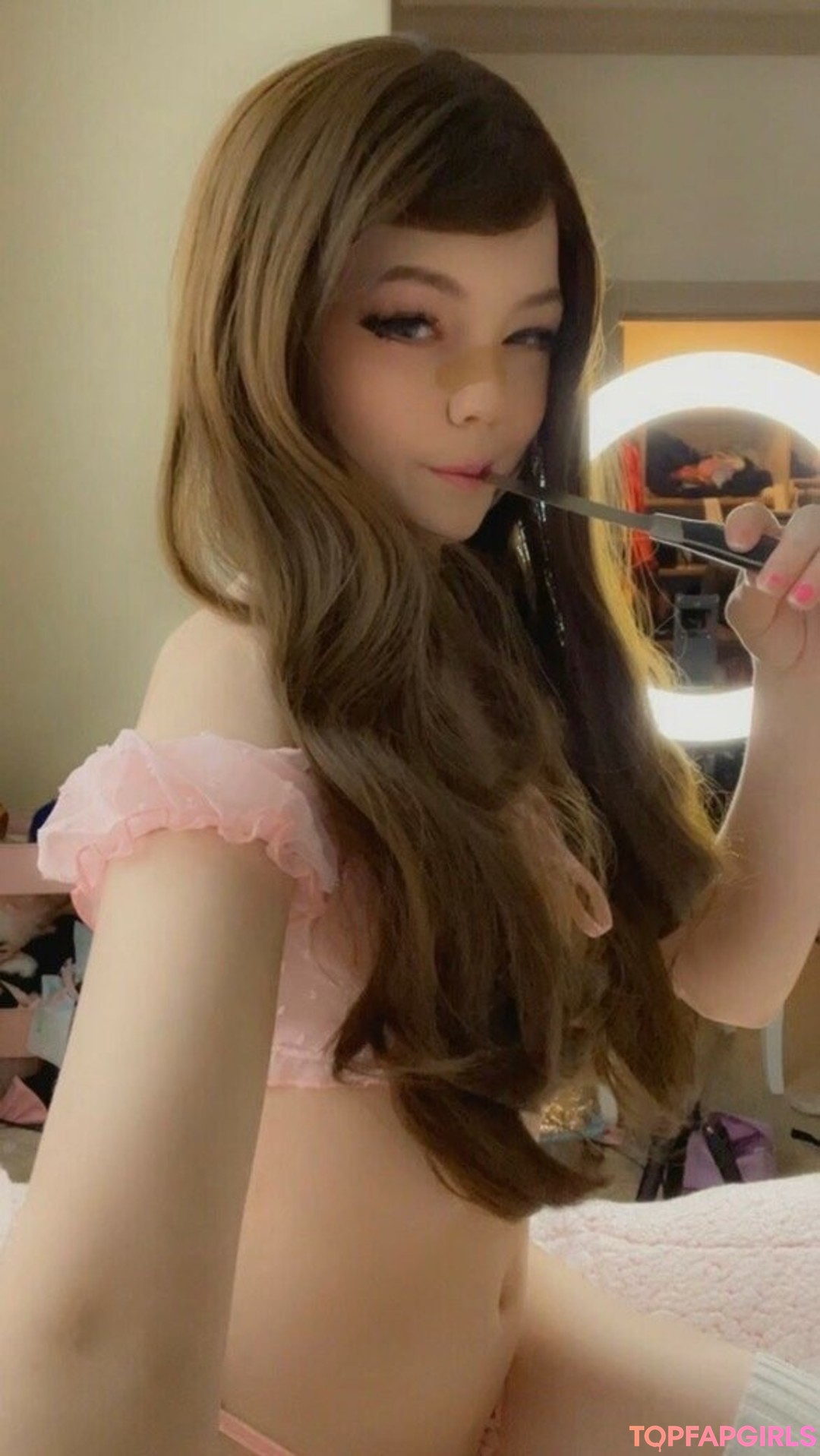 Naakte gelekte OnlyFans-foto van Strawbeariemilkk #1086