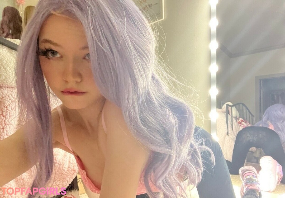 Naakte gelekte OnlyFans-foto van Strawbeariemilkk #1319