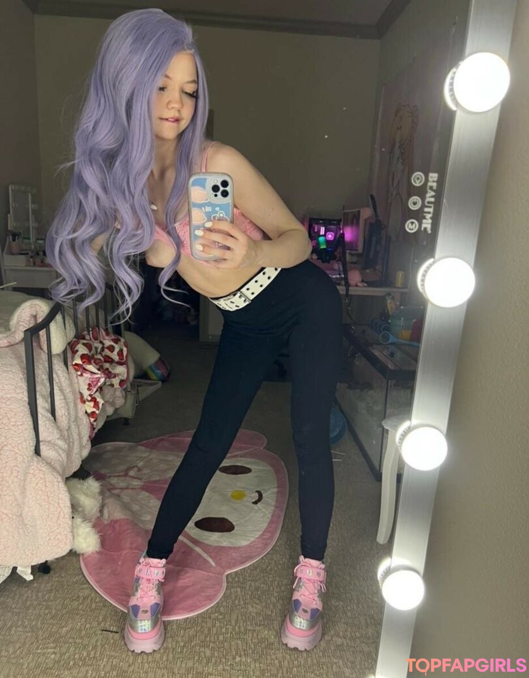 Naakte gelekte OnlyFans-foto van Strawbeariemilkk #1356