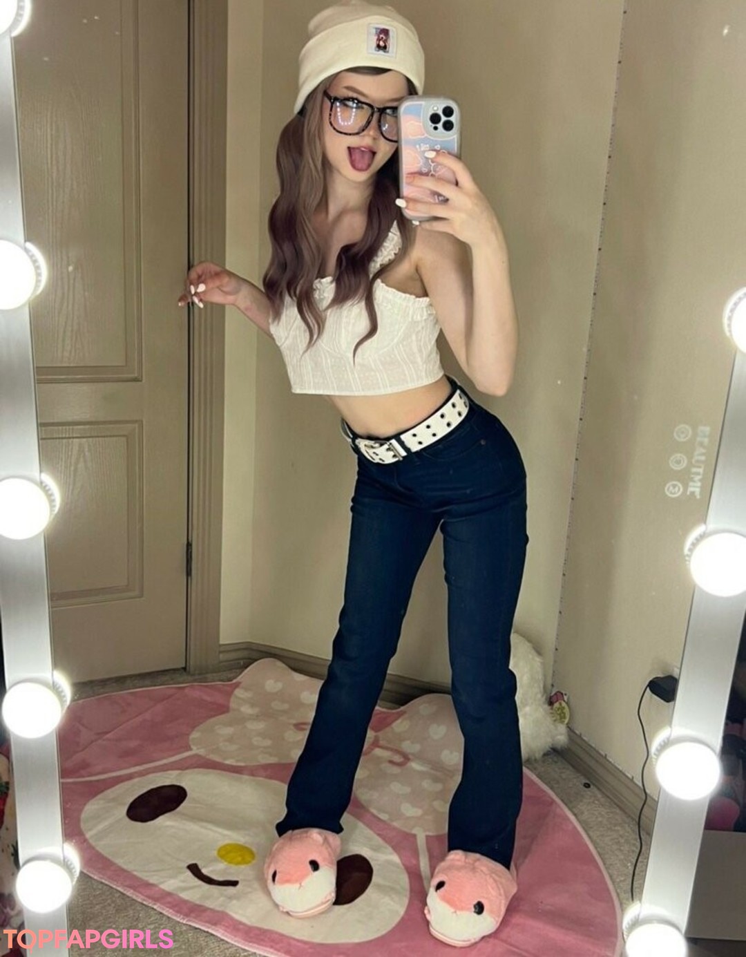 Naakte gelekte OnlyFans-foto van Strawbeariemilkk #1381