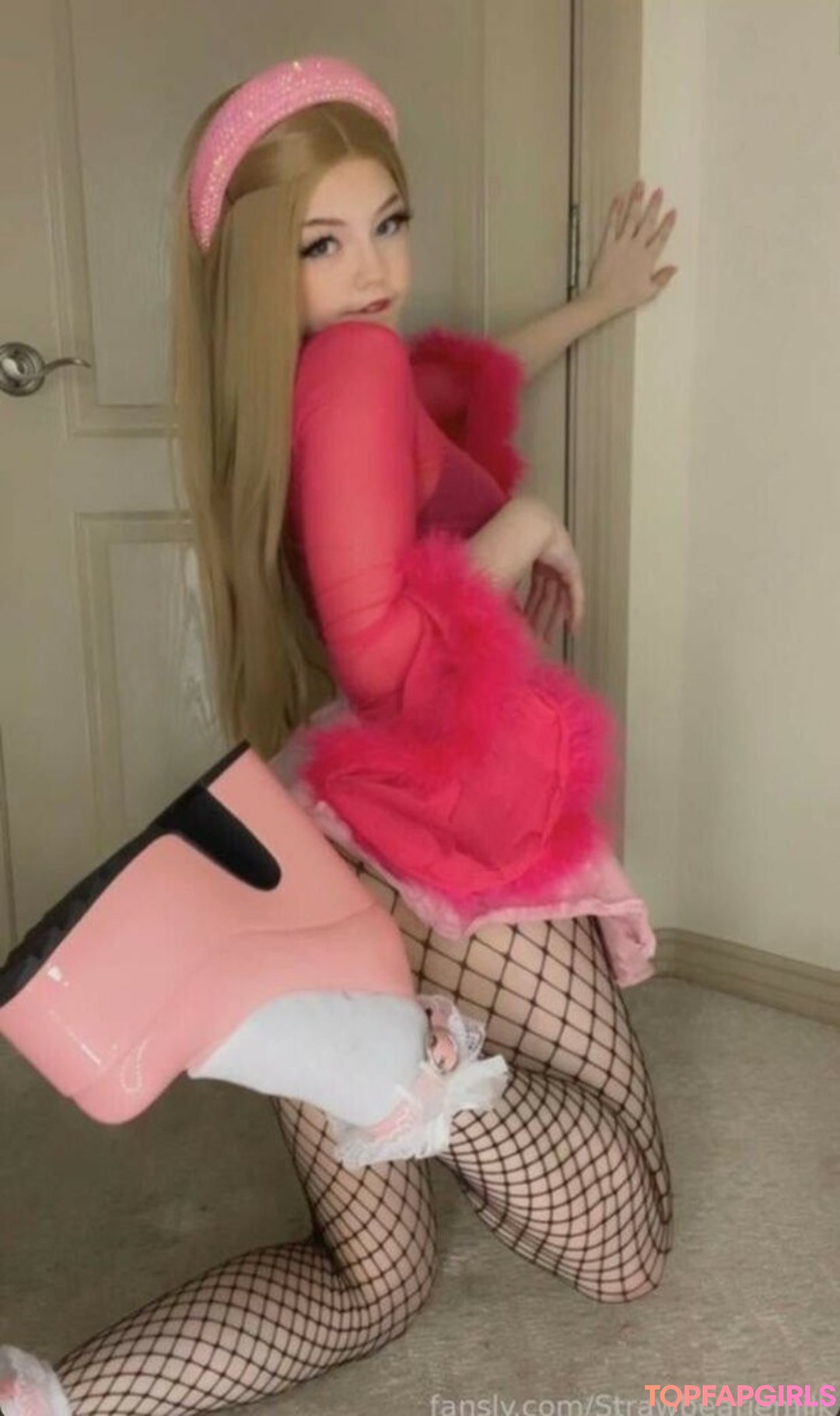 Naakte gelekte OnlyFans-foto van Strawbeariemilkk #1492