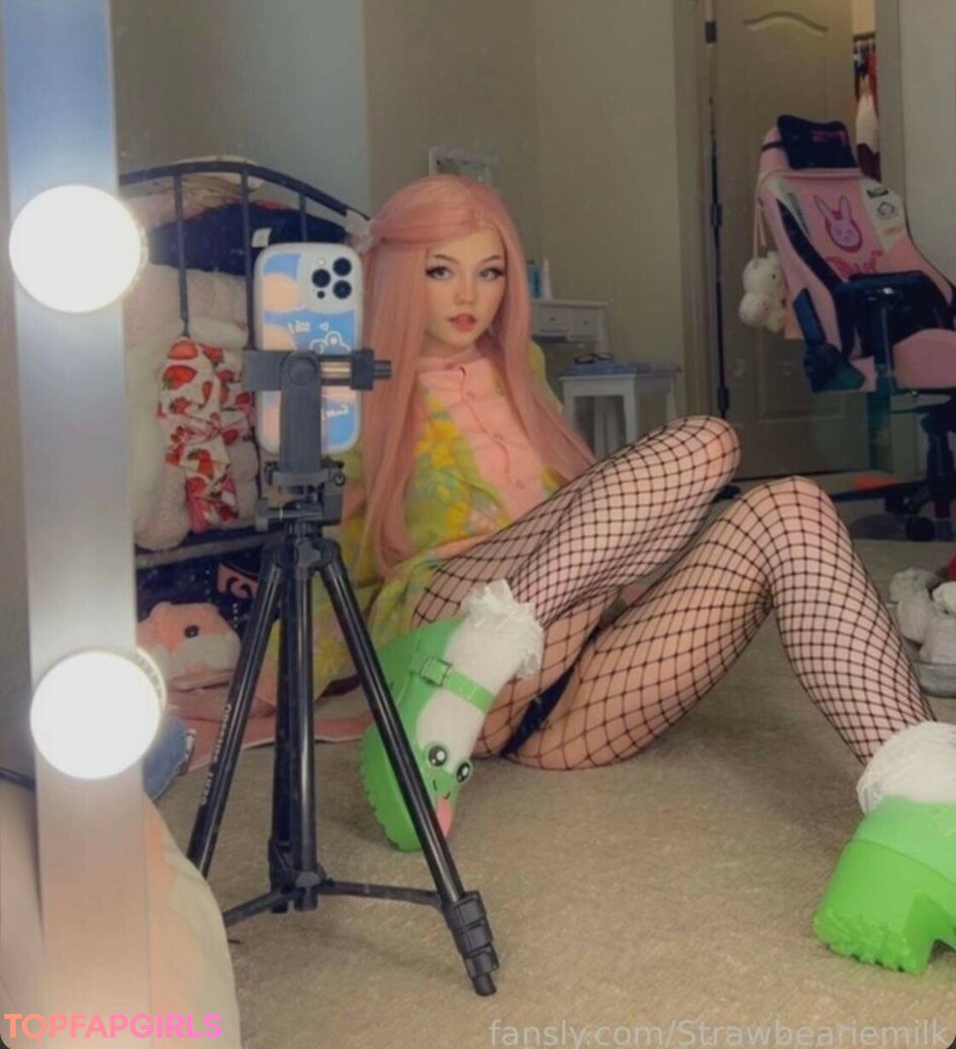 Naakte gelekte OnlyFans-foto van Strawbeariemilkk #1524