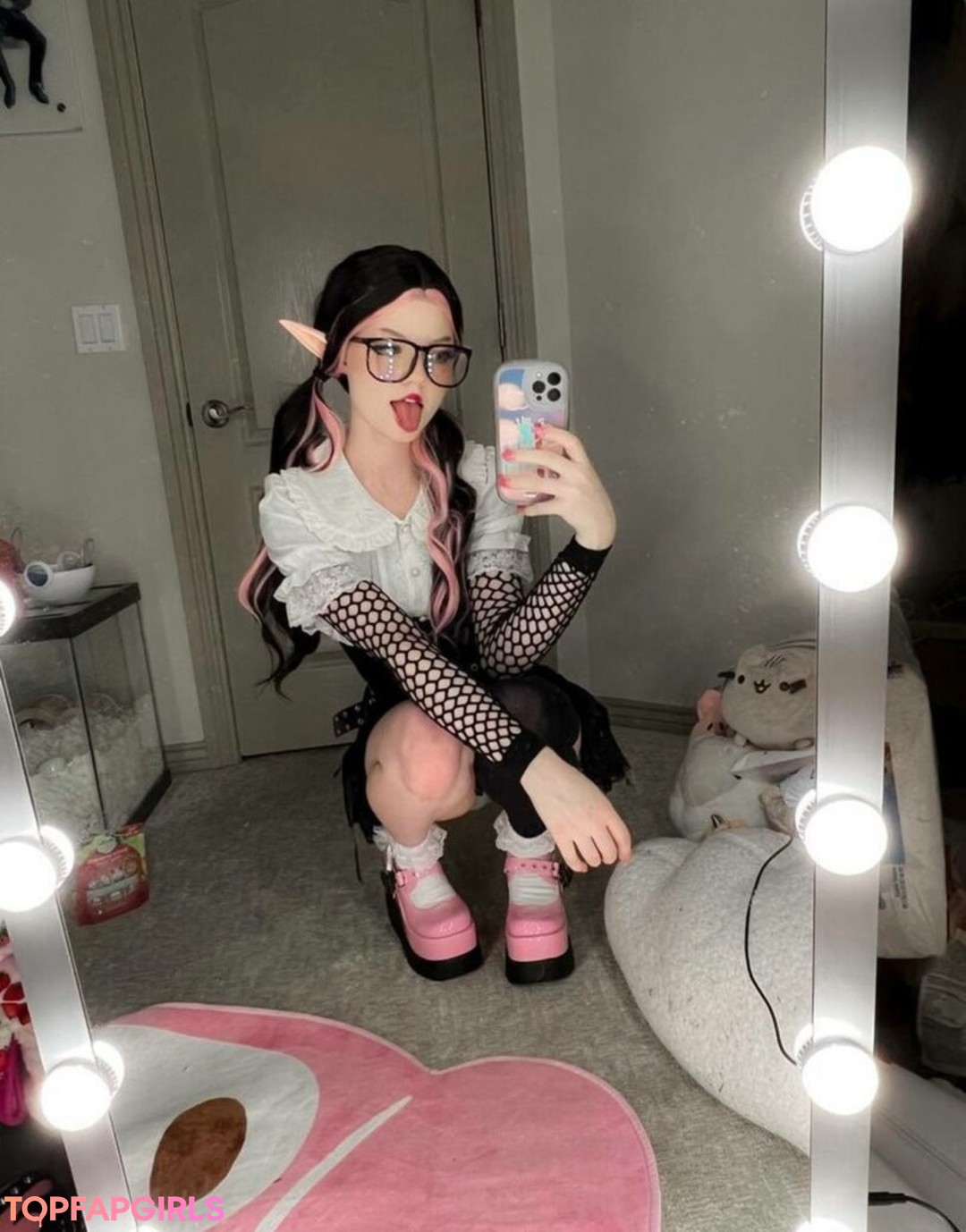 Naakte gelekte OnlyFans-foto van Strawbeariemilkk #1545