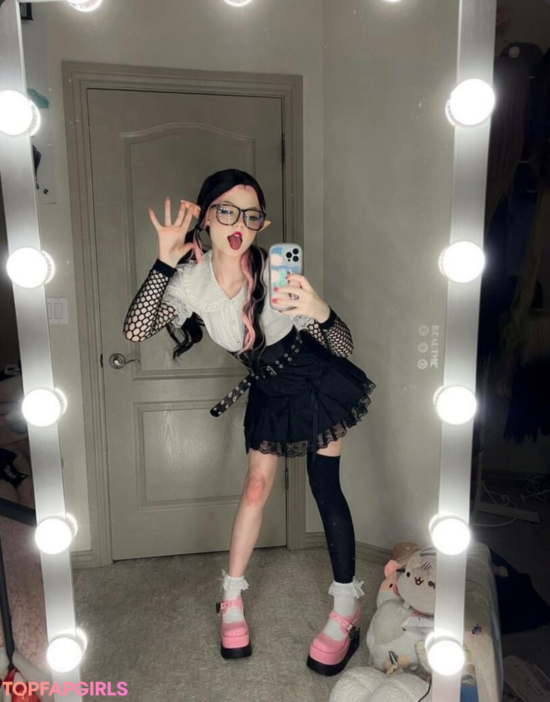 Naakte gelekte OnlyFans-foto van Strawbeariemilkk #1556