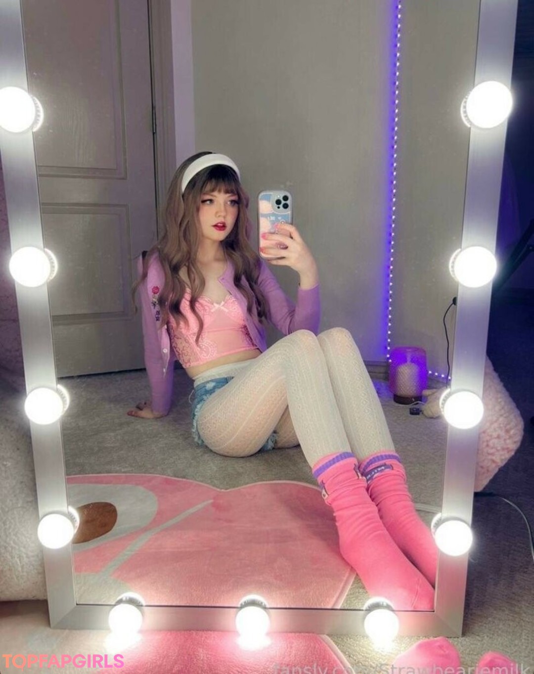 Naakte gelekte OnlyFans-foto van Strawbeariemilkk #1643