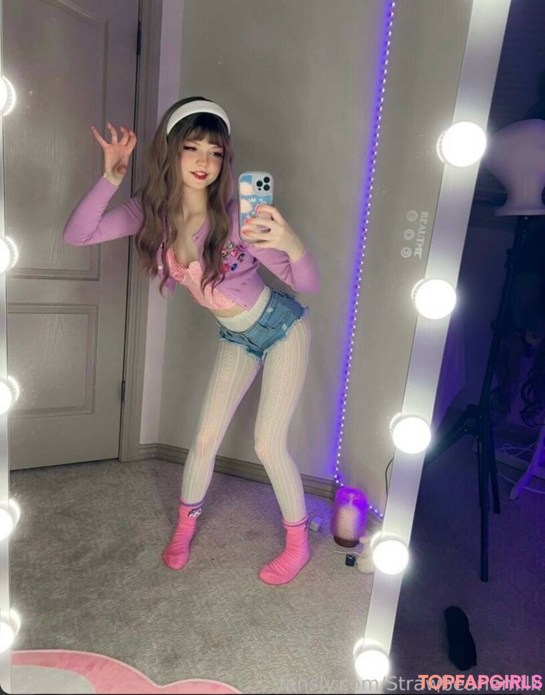 Naakte gelekte OnlyFans-foto van Strawbeariemilkk #1648