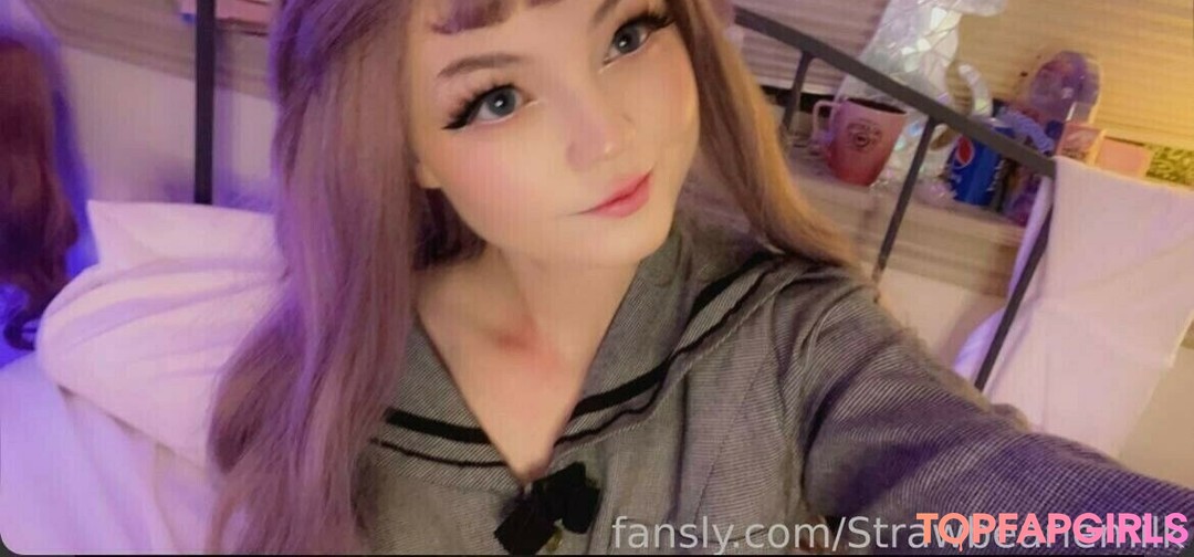 Naakte gelekte OnlyFans-foto van Strawbeariemilkk #1715